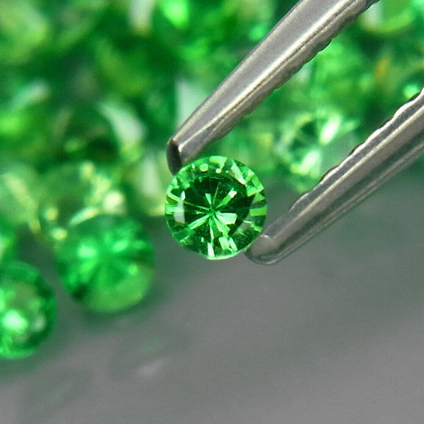 Цавориты 2.67ct 2.2-2.3 мм 45 шт