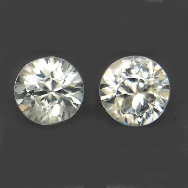 Белые цирконы 1.90ct 5.5 мм пара