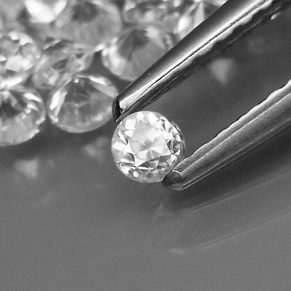 Белые цирконы 2.31ct 2.5 мм 25 шт