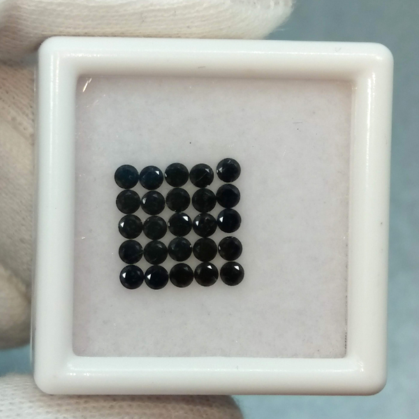 Черная шпинель 1.10ct 2 мм 25 шт