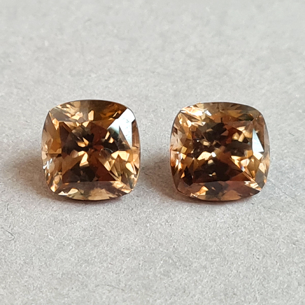 Золотистые цирконы 7.55ct пара