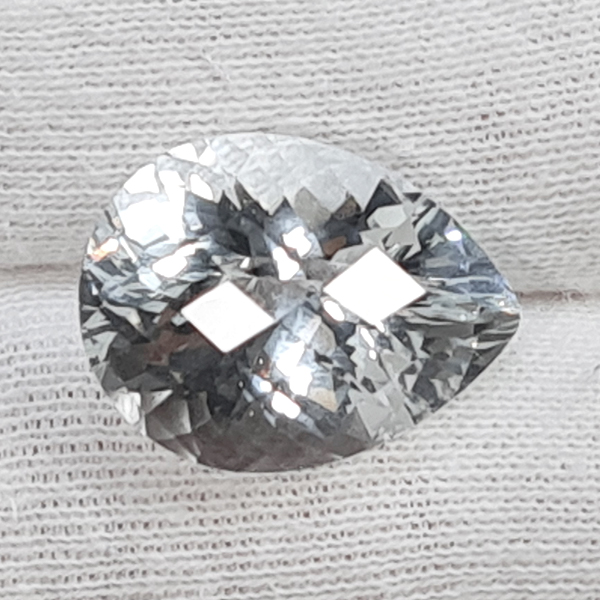 Белый топаз 17.25ct