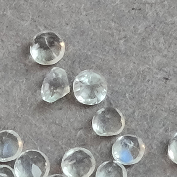 Лунные камни 0.40ct 1.5 мм 25 шт