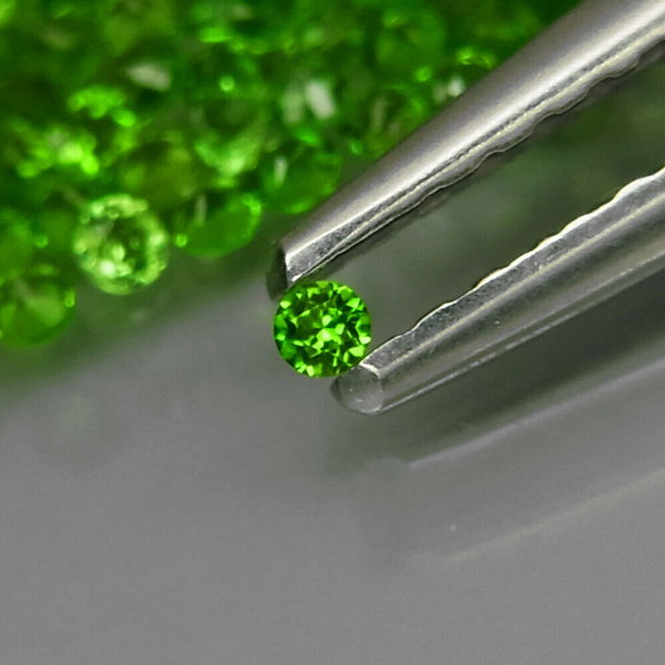 Цавориты 0.40ct 1.1мм 50шт