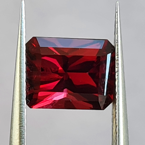Родолит гранат 3.40ct
