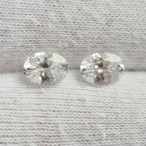 Белые цирконы 2.30ct пара