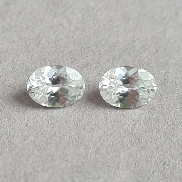 Белые цирконы 2.30ct пара