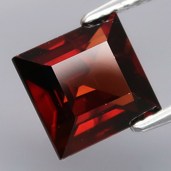 Красный циркон 3.52ct