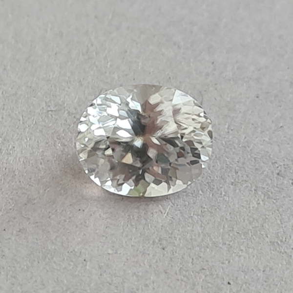 Белый циркон 2.40ct