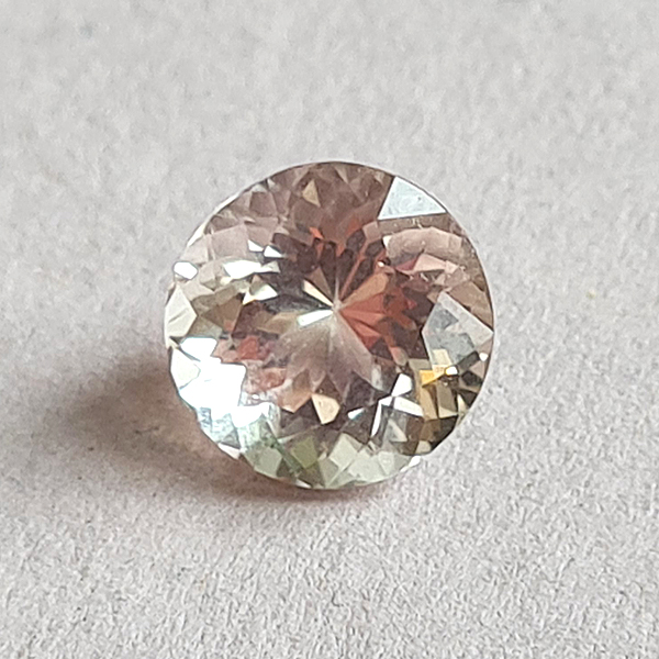 Персиковый морганит 2.75ct