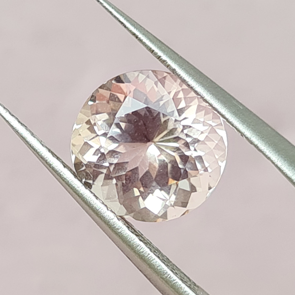 Персиковый морганит 2.75ct