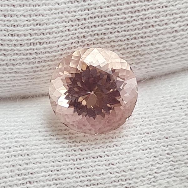 Персиковый морганит 2.75ct