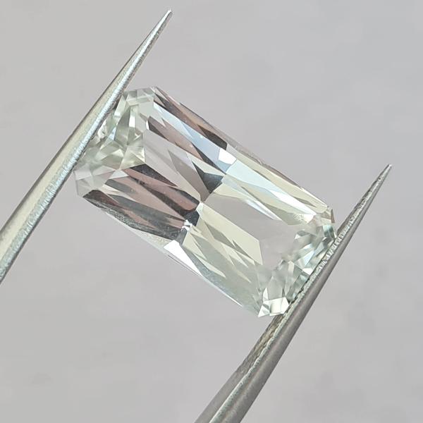 Белый топаз 8.40ct