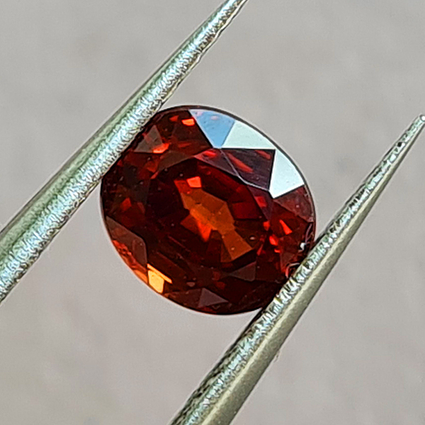 Оранжево-красный циркон 1.40ct