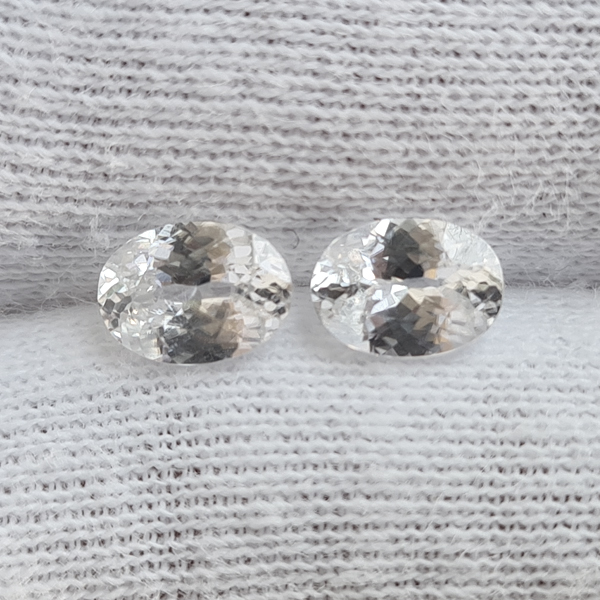 Белые цирконы 1.95ct пара