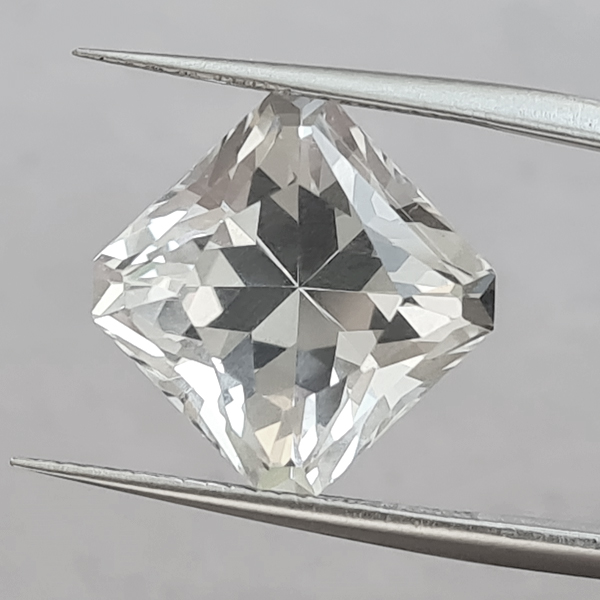Белый топаз 12.10ct
