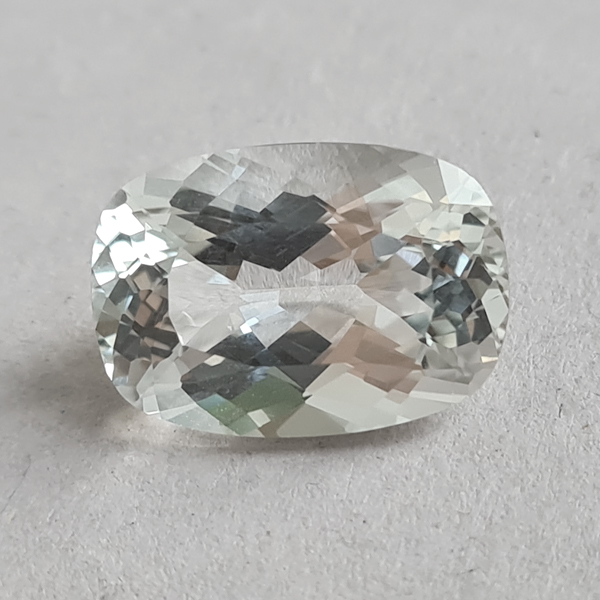 Белый топаз 12.35ct