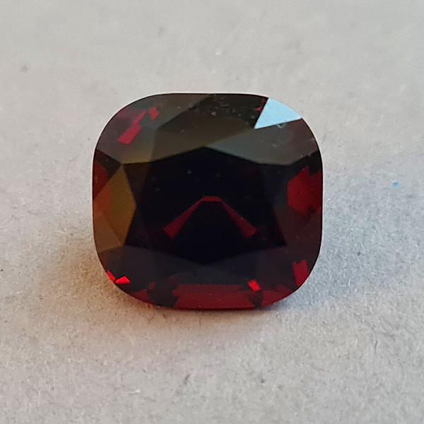 Красный гранат 6.60ct