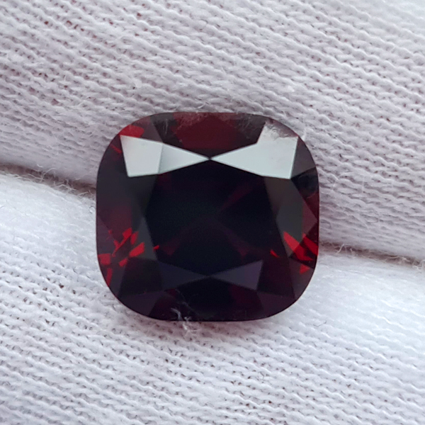 Красный гранат 6.60ct