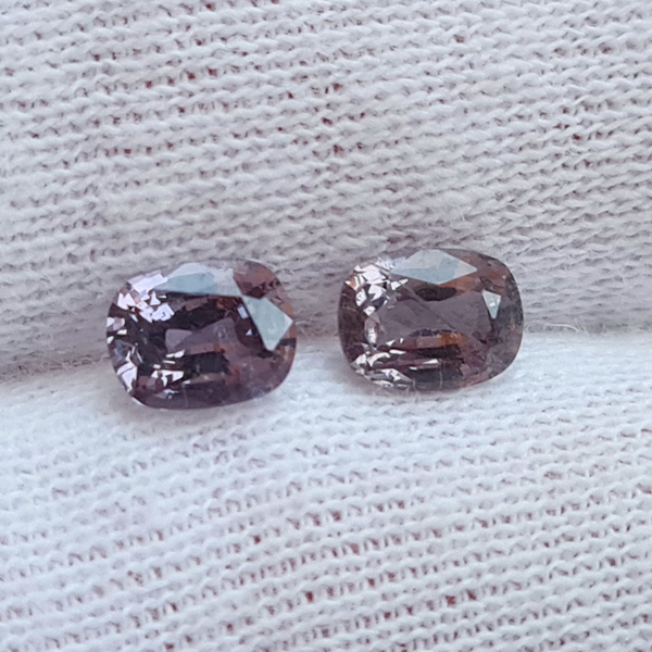 Сиреневая шпинель 1.36ct пара