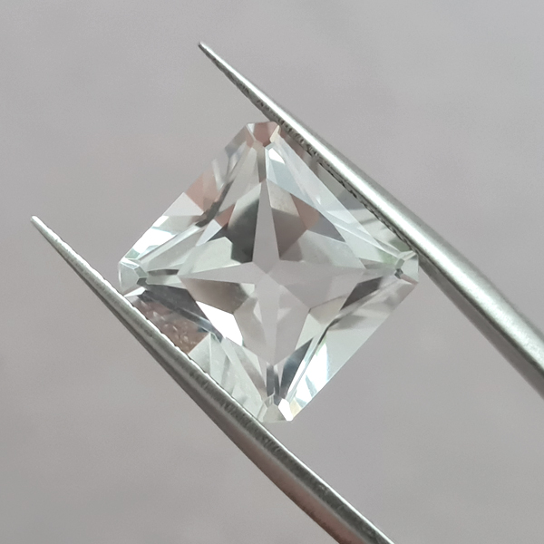 Белый топаз 6.25ct