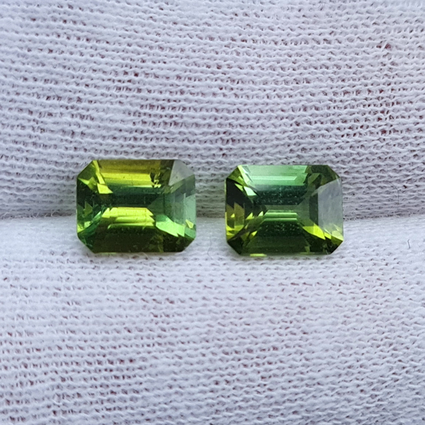 Зеленые турмалины 2.62ct пара