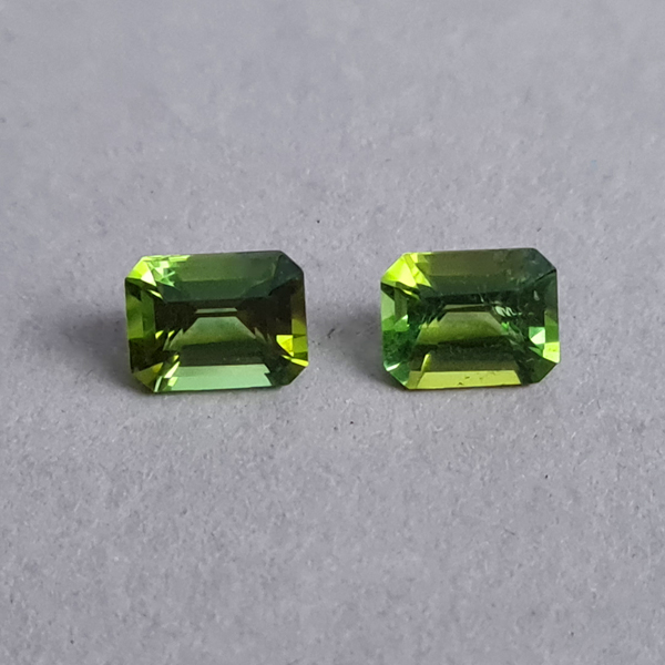 Зеленые турмалины 2.62ct пара
