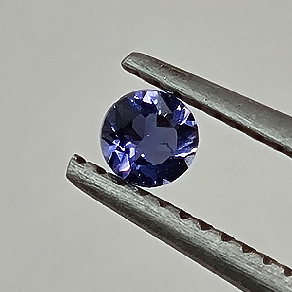Иолиты 0.94ct 2.5мм 16 шт