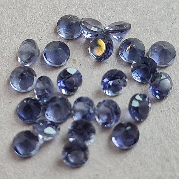 Иолиты 0.94ct 2.5мм 16 шт