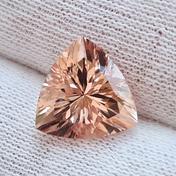 Персиковый морганит 3.62ct