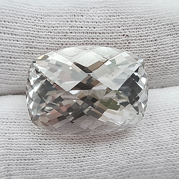 Белый топаз 26.25ct
