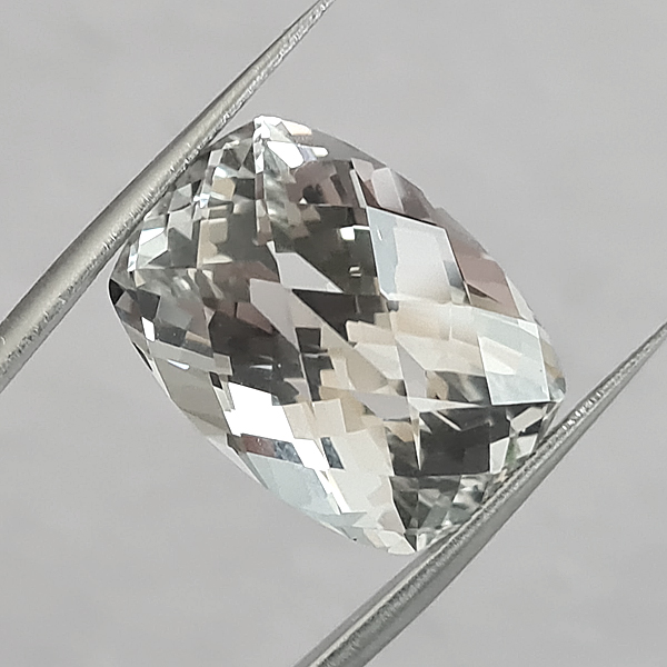Белый топаз 26.25ct