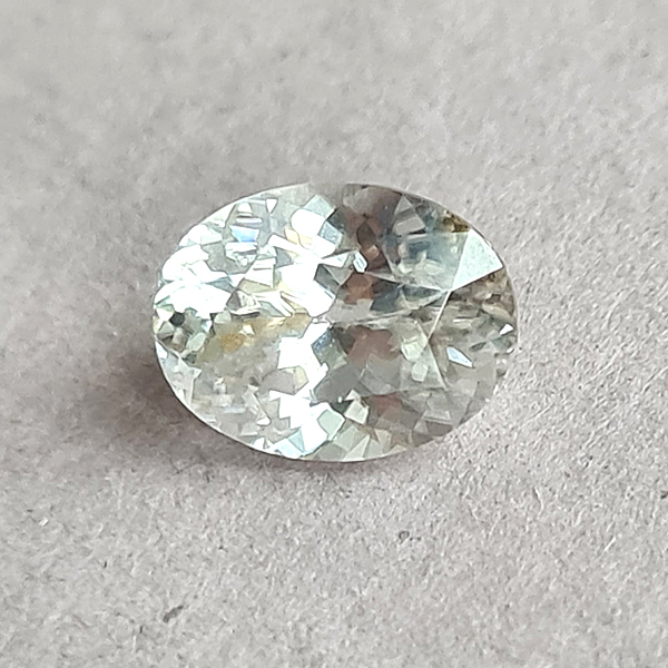 Белый циркон 2.01ct