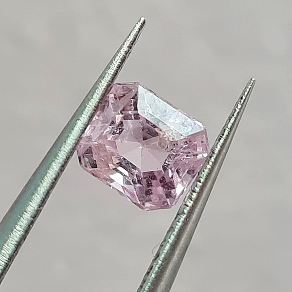 Розовая шпинель 0.93ct
