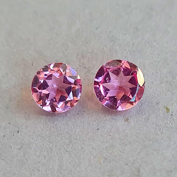 Ярко-розовые турмалины 0.96ct пара