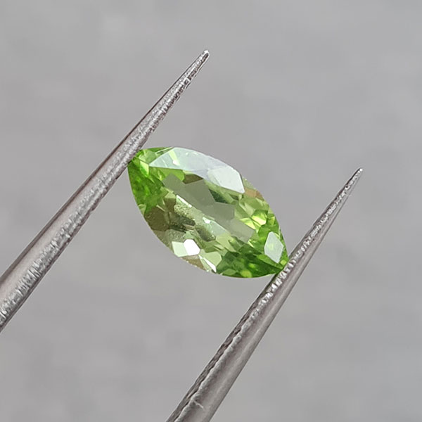 Хризолиты 1.75ct пара