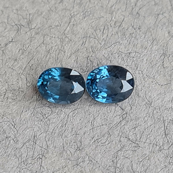 Синяя шпинель 0.96ct пара
