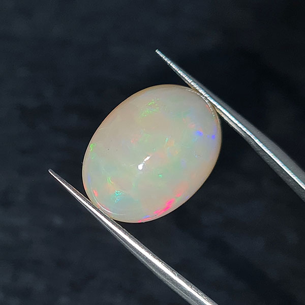 Белый опал 9.37ct