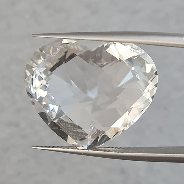Белый топаз 32.50ct