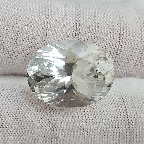 Белый топаз 18.05ct