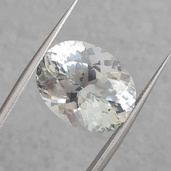 Белый топаз 18.05ct