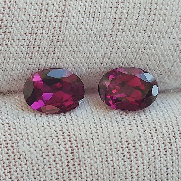 Умбалиты гранаты 2.73ct пара