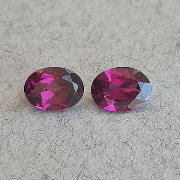 Умбалиты гранаты 2.73ct пара