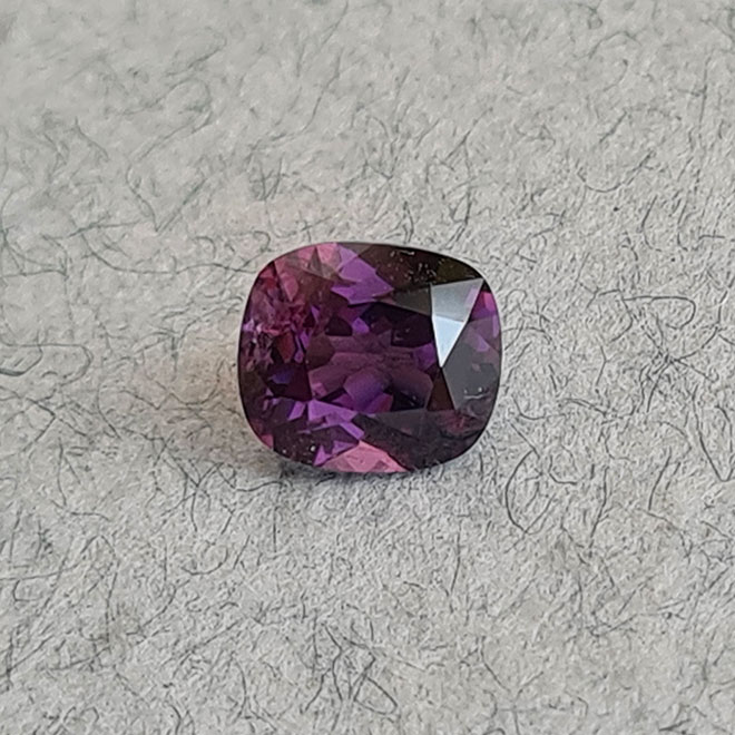 Ягодная шпинель 1.35ct