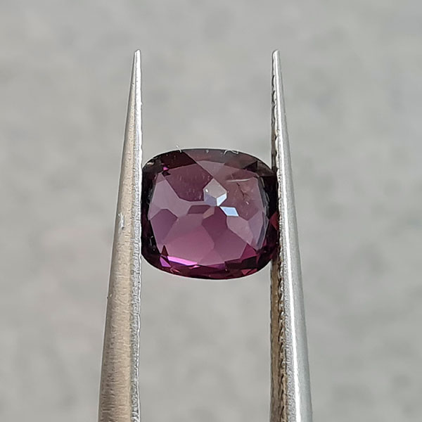 Ягодная шпинель 1.35ct