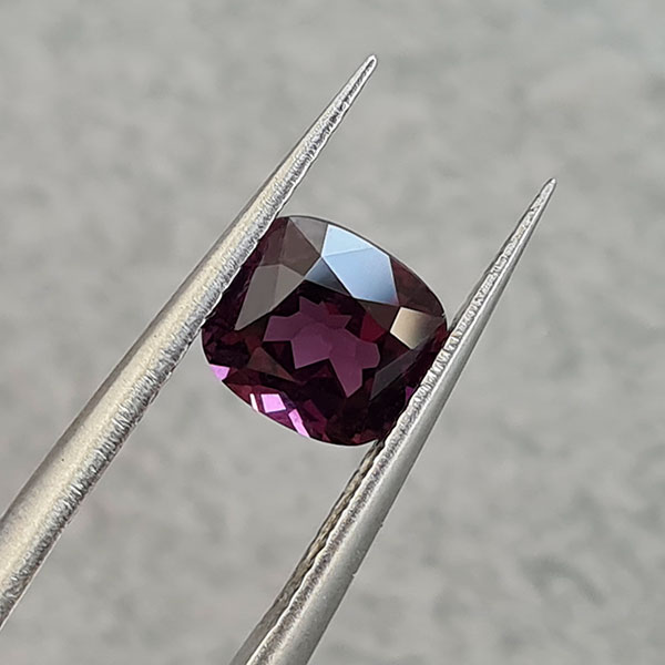Ягодная шпинель 1.35ct