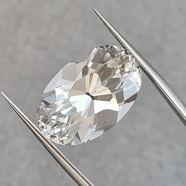 Белый топаз 16.70ct