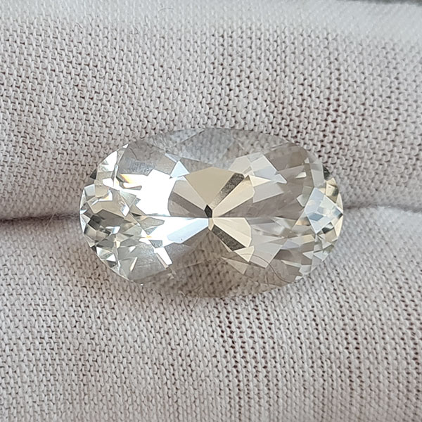 Белый топаз 16.70ct