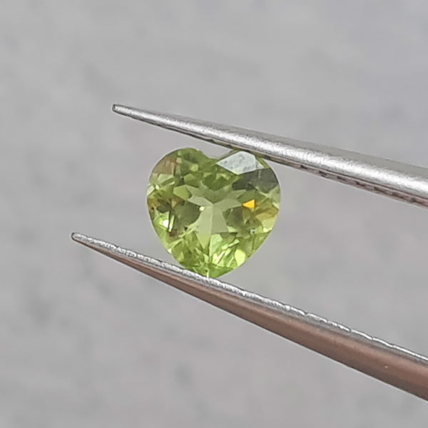 Хризолиты 1.10ct пара