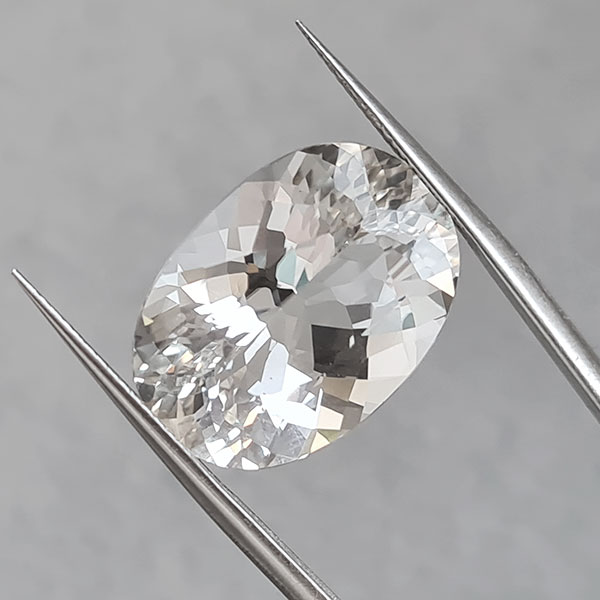 Белый топаз 19.20ct